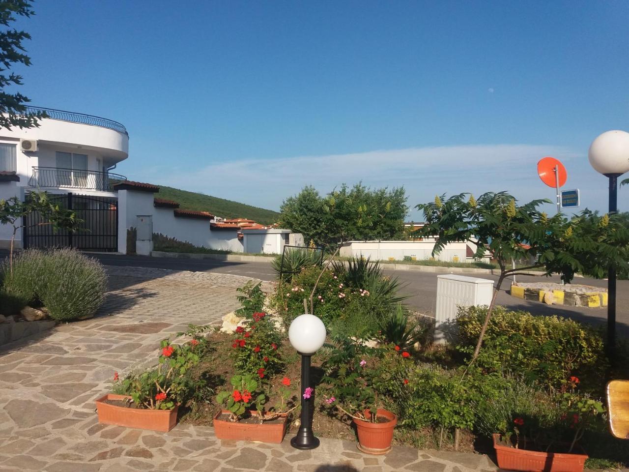 Hotel Sea Vista Sveti Vlas Exteriör bild